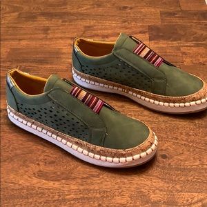 Slip On Casual Sneaker Women’s Sz 10, Color green